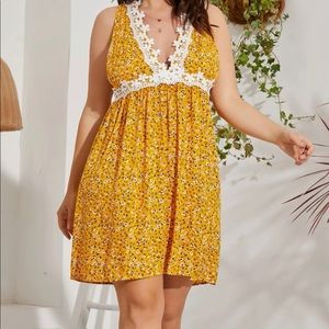 Plus Ditzy Floral Contrast Lace Smock Dress